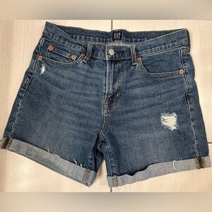 GAP jean shorts in light indigo, size 28, 5 inch inseam